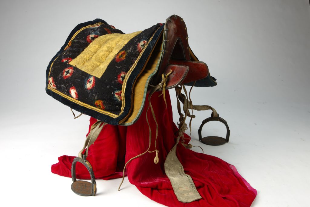 图片[1]-Wood-brown red lacquer royal saddle-China Archive